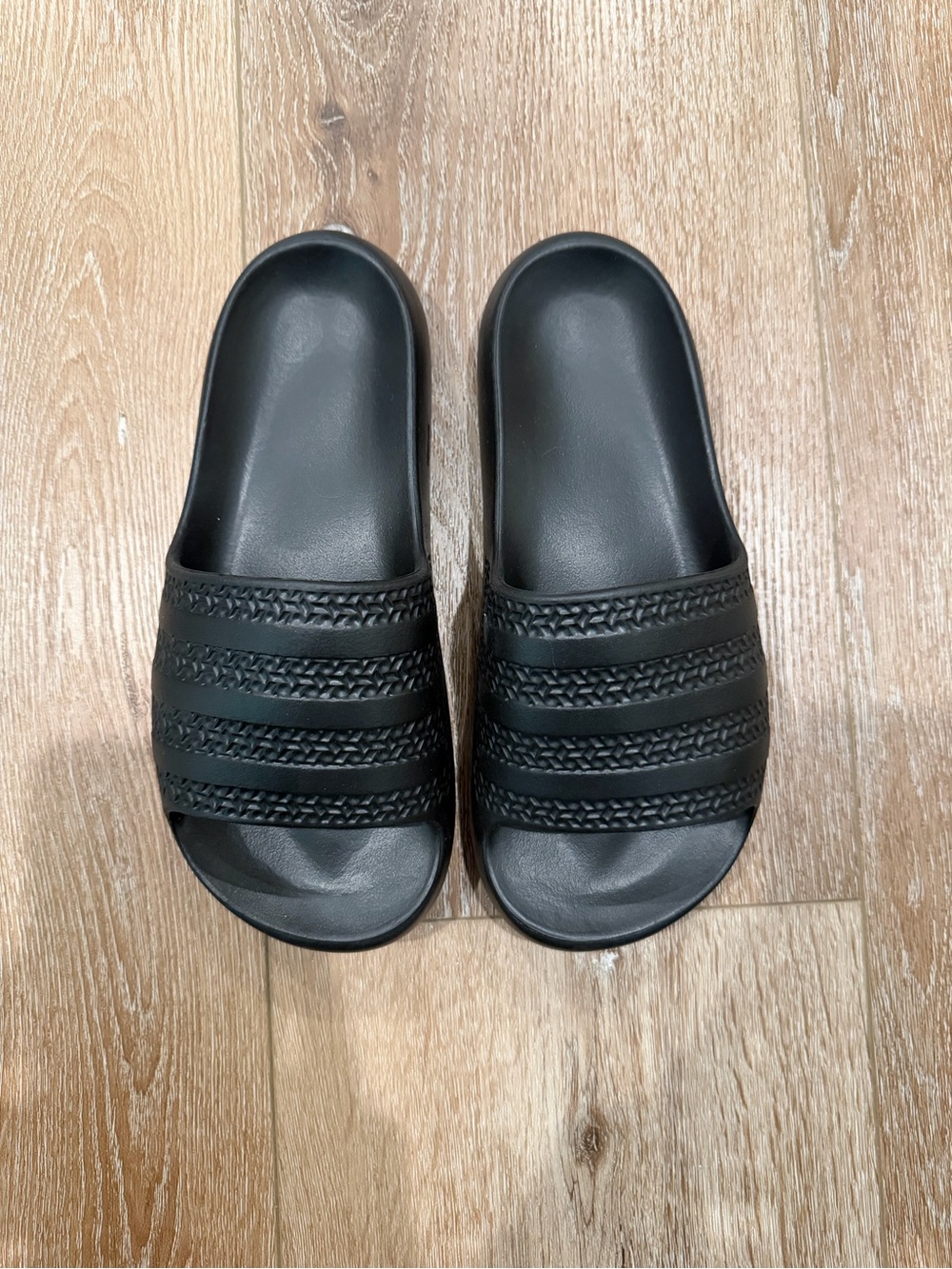 NWOT Adidas Adilette Ayoon Slides Black, Size 5